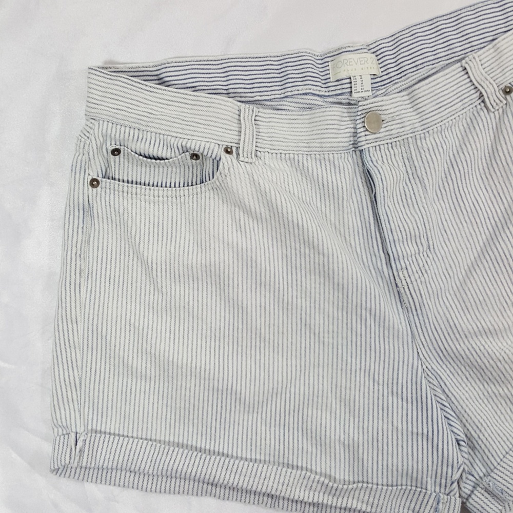 Forever 21 Pinstripe Cuffed Shorts Size 18